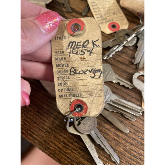 Lot of Old Keys Original Vintage Car Dealership Gas Locks Misc Ford Mercury - Picture 11 of 14